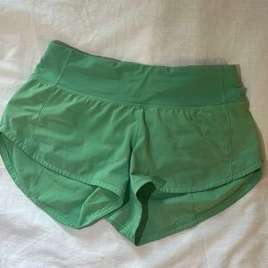 Green Lululemon Speed up shorts, Size 2, 2.5 inch